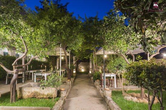 A Casa Tu Martinu Ristorante